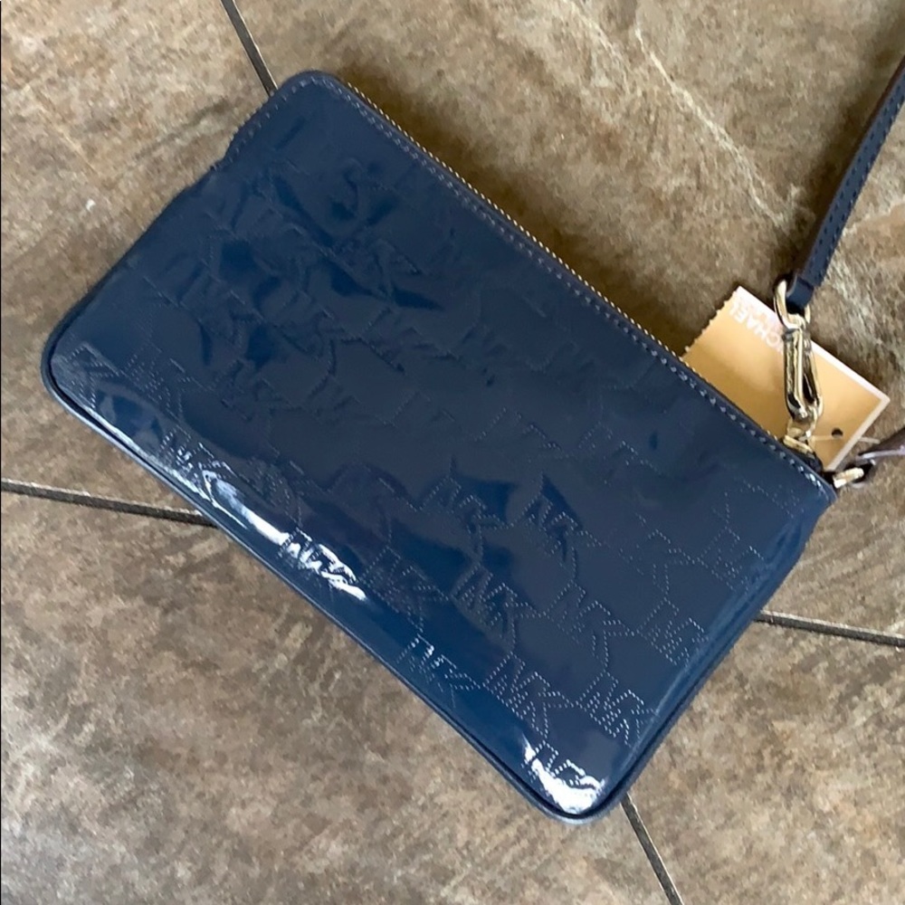 MICHAEL KORS JET SET ITEM LG GUSSET WRISTLET Navy - Picture 4 of 16